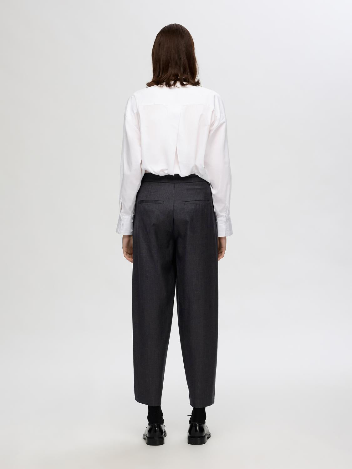 model_shot-back